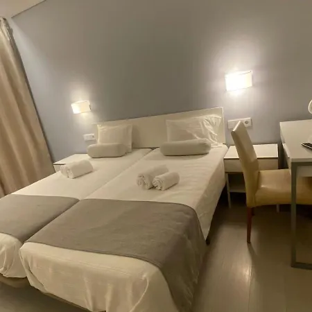 Turistico De - Quartos E *